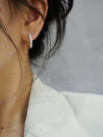 Load image into Gallery viewer, Luxury Lab Grown Diamond Ear Cuff in Solid Gold,14K Solid Gold Cuff Earring, Modern Minimal Jewelry Jwalin Jewels