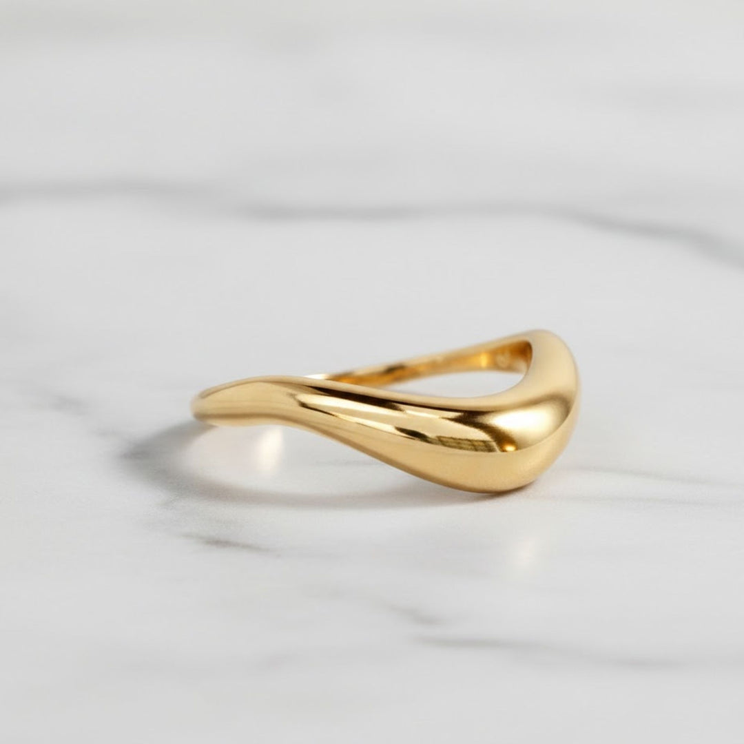 Curved Solid Gold Wedding Band, Minimalist Dainty Stacking Ring, Simple Matching Band for Women, Solid Gold Curved Ring
