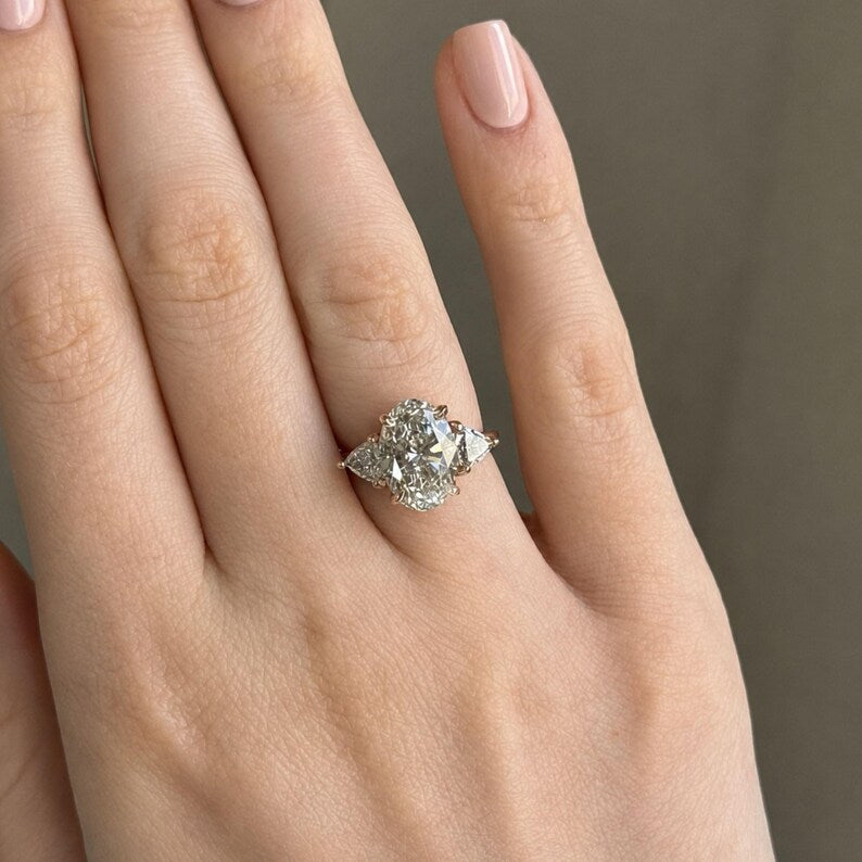 Elegant 3.00 CT Oval Lab Grown Diamond Engagement Ring with Trillion Accents